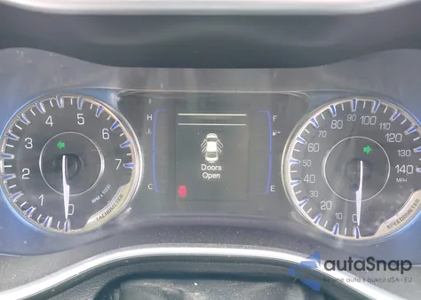 2015 Chrysler 200 Limited z USA, uszkodzony, nr VIN 1C3CCCAB4FN622820